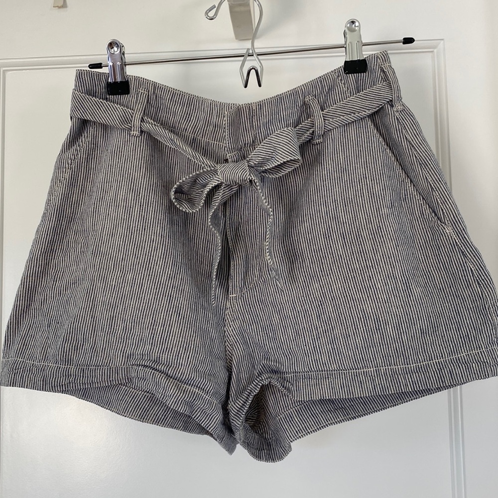 ABERCROMBIE & FITCH PIN STRIPED LINEN SHORTS